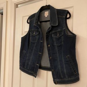 Sleeveless denim jacket